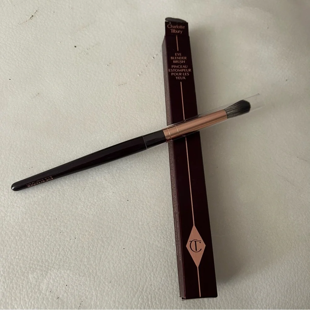 Charlotte tilbury eye blender brush - Picture 2 of 3